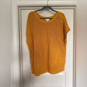 Yellow short sleeved sweater